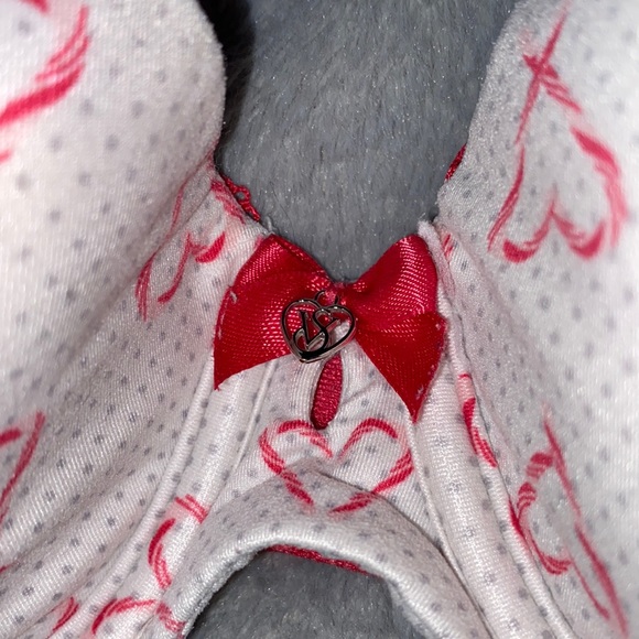 Victoria Secret bra! - Picture 2 of 4